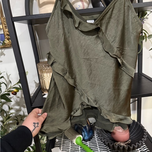 Melrose and Market Green Ruffled Asymmetrical Camisole size small - Picture 2 of 5